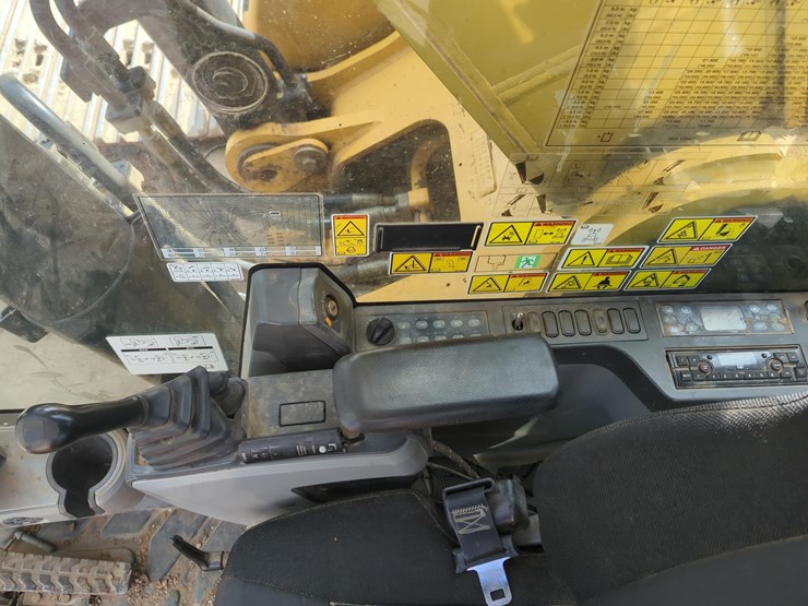 2017-caterpillar-349-image-20