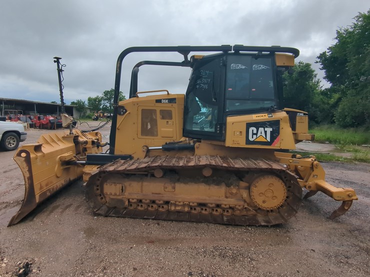 2017-caterpillar-d6t-xw-image-1