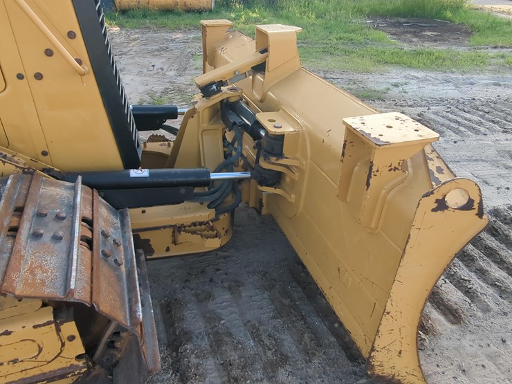 2022-caterpillar-d3-lgp-image-8