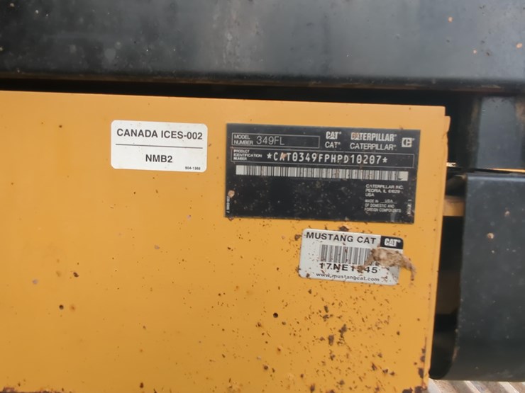 2017-caterpillar-349-image-8