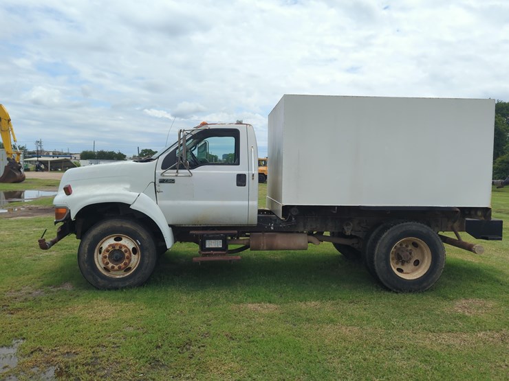 2000-ford-f750-image-1