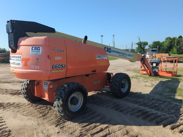2017-jlg-660sj-image-4