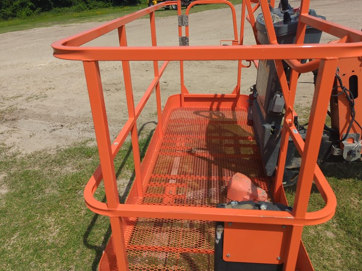 2018-jlg-600s-image-7