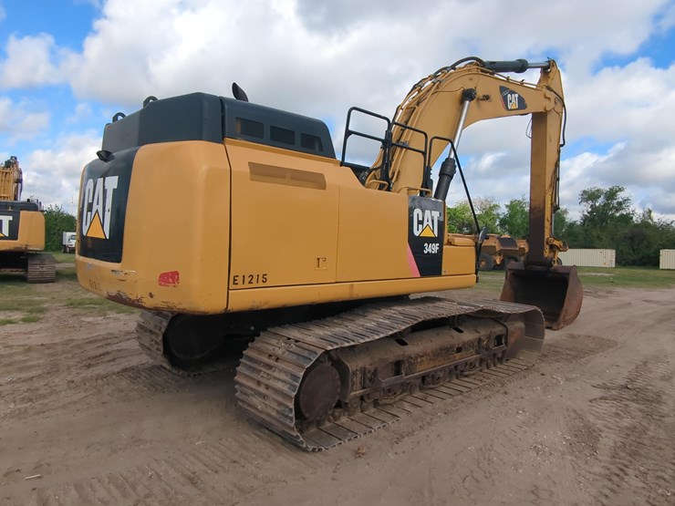 2017-caterpillar-349-image-4