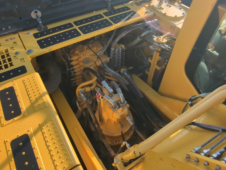 2022-komatsu-pc360-lc-11-image-17