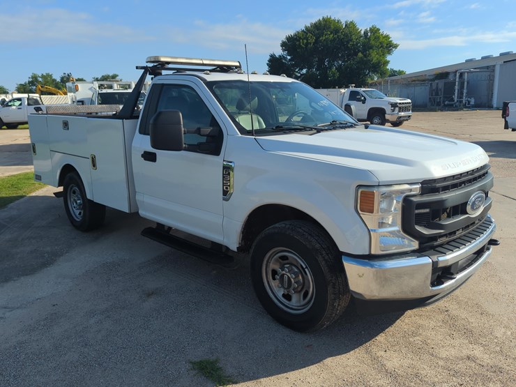 2021-ford-f350-image-3