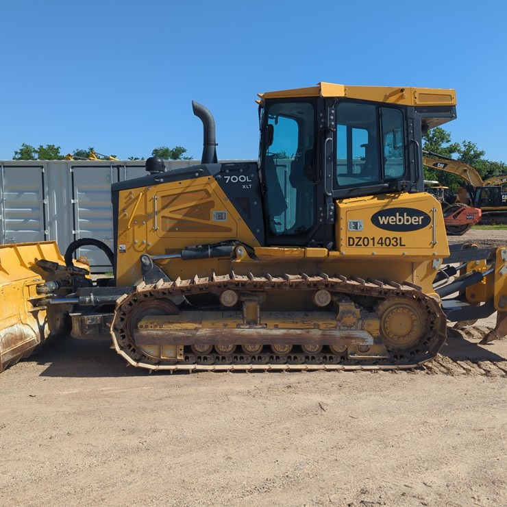 2022 DEERE 700L XLT