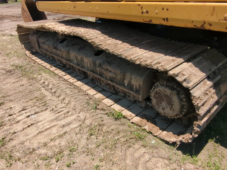 2019-caterpillar-330-image-12