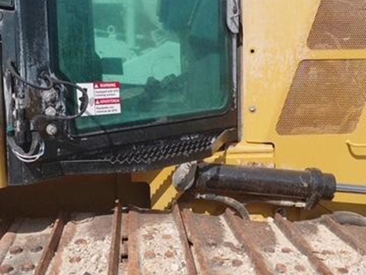 2017-caterpillar-d5k2-lgp-image-7