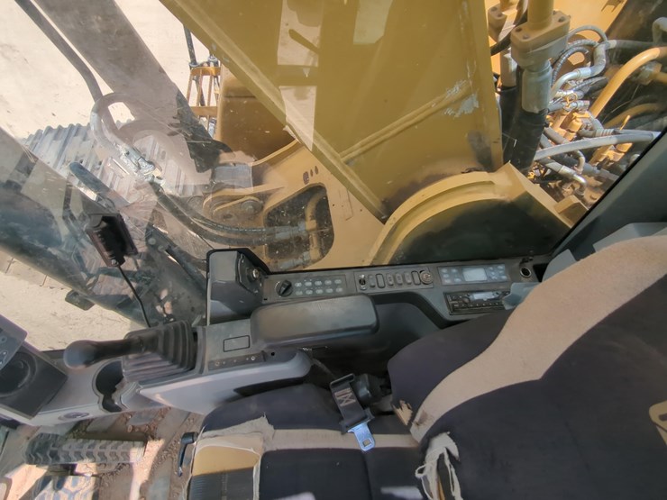 2017-caterpillar-349-image-20
