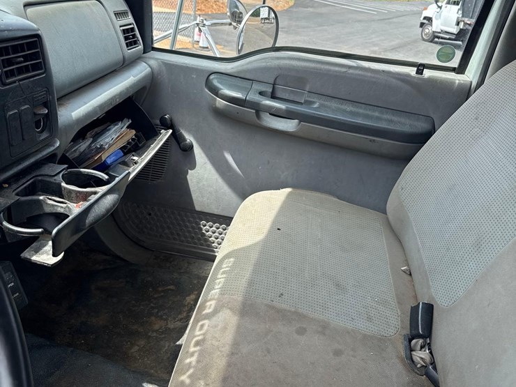 2008-ford-f750-xl-image-22