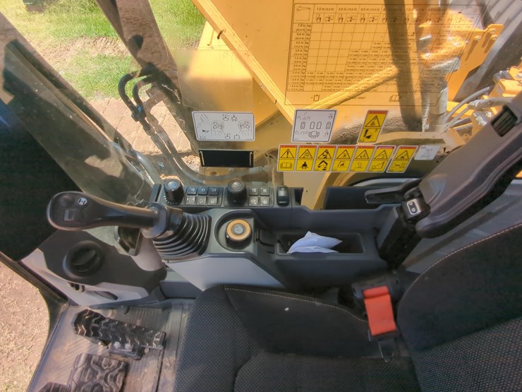 2019-caterpillar-330-image-21