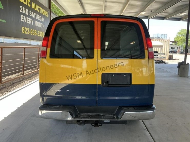2017-chevrolet-express-2500-image-6