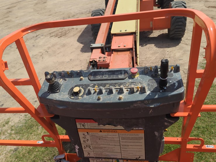 2018-jlg-600s-image-8