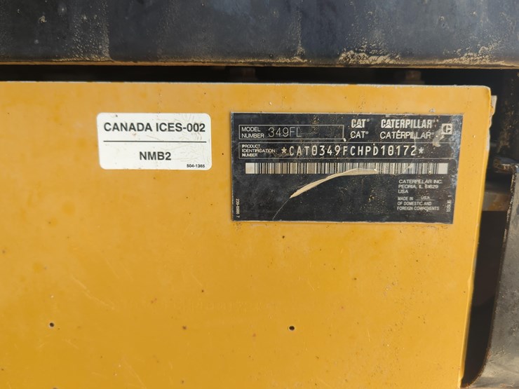 2017-caterpillar-349-image-8