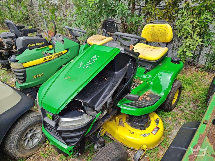 2019-john-deere-x330-image-3