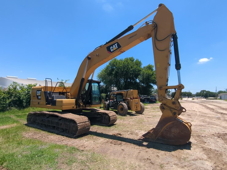 2019-caterpillar-330-image-3