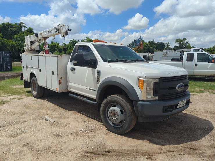 2017-ford-f550-image-3