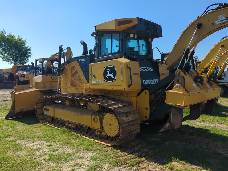 2022-john-deere-850-image-5