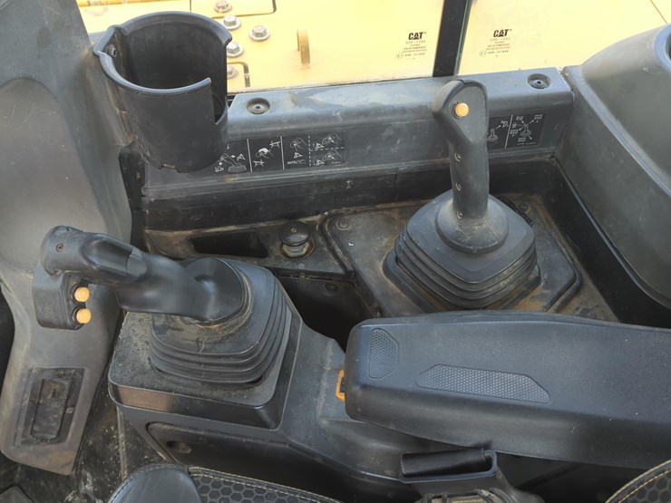 2020-caterpillar-d6-lgp-image-19