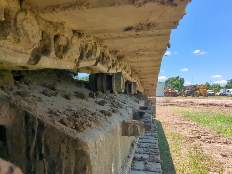 2019-caterpillar-330-image-11