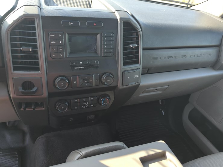 2021-ford-f350-image-12