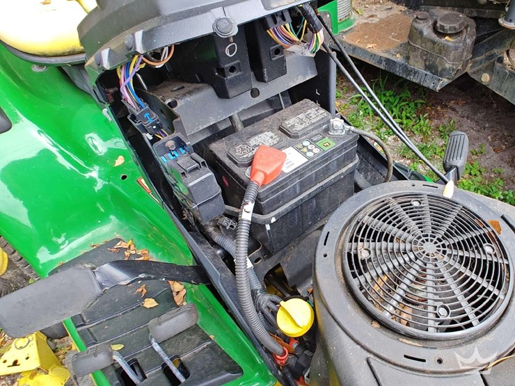 2019-john-deere-x330-image-6