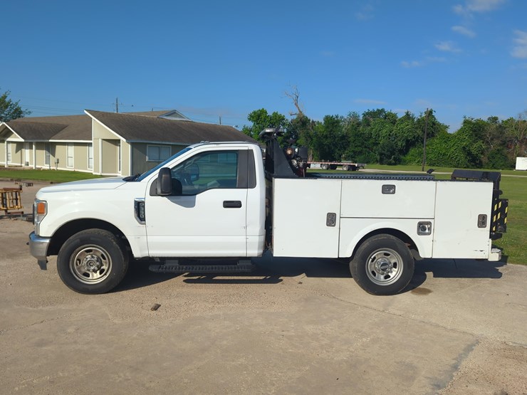 2021-ford-f350-image-1