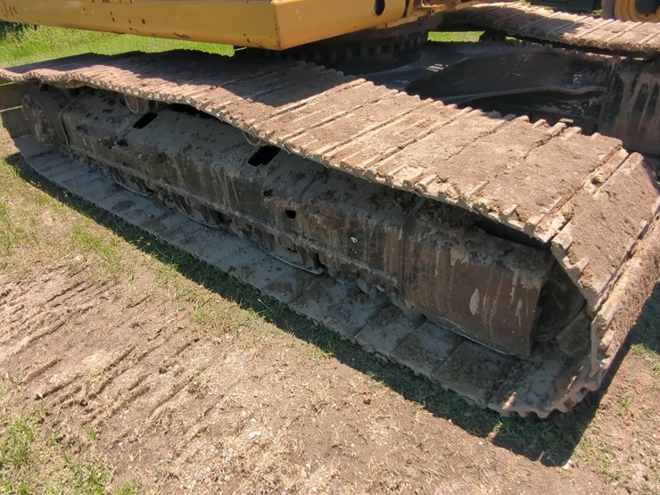 2019-caterpillar-330-image-9