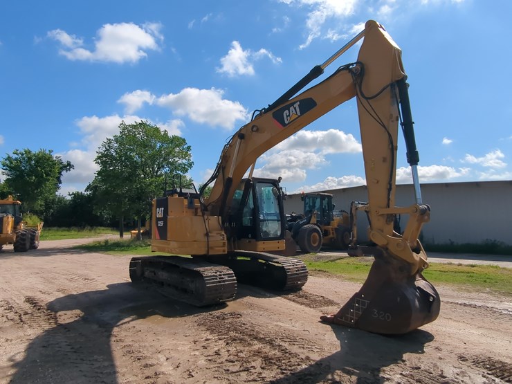 2017-caterpillar-325flcr-image-3