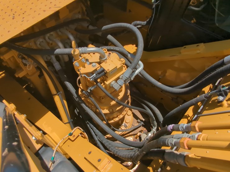 2019-caterpillar-330-image-15