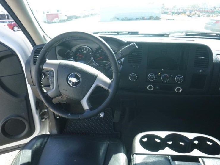 2009-chevrolet-2500-image-9
