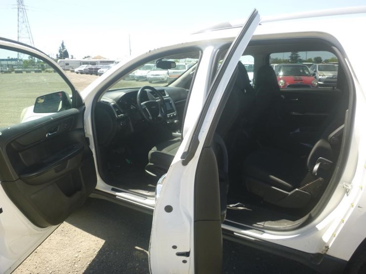 2013-gmc-acadia-image-6