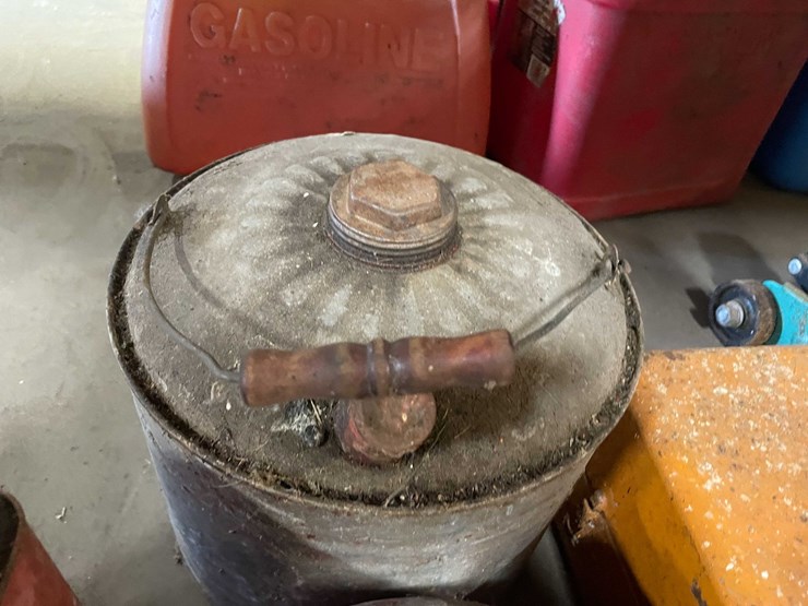 #2755-•-(3)-vintage-gas-cans-and-toolbox-(pr11)-image-3