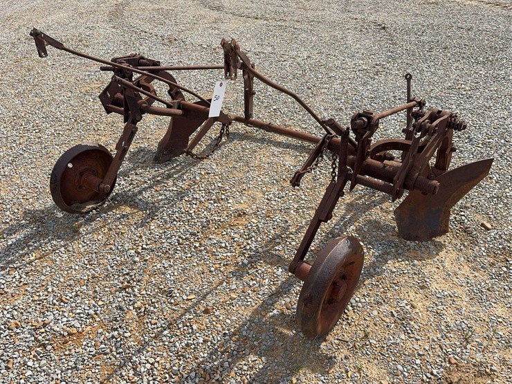 john-deere-40-2-bottom-plow-image-1