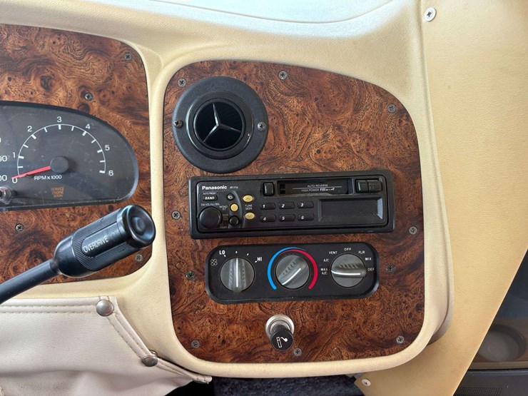 1999-allegro-bay-32'-motorhome-(62,037-miles)-image-15