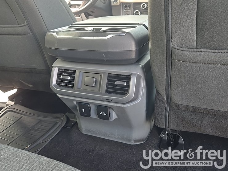 2021-ford-f150-xlt-image-36