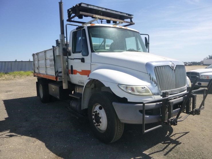 2009-international-durastar-4400-image-3