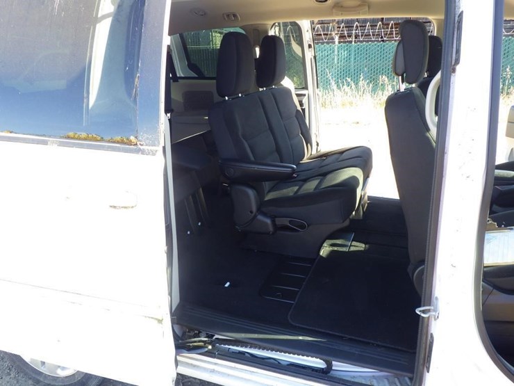 2017-dodge-grand-caravan-image-9