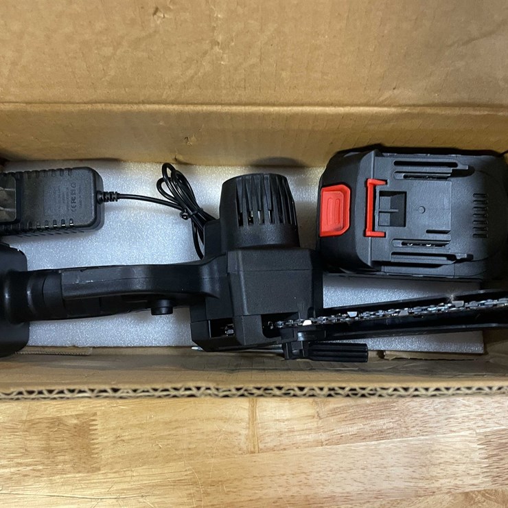 #2703 • 21 V 6" Mini Cordless Chainsaw (PR12)
