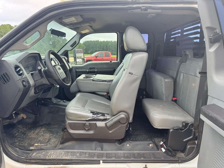 2012-ford-f550-xl-image-12