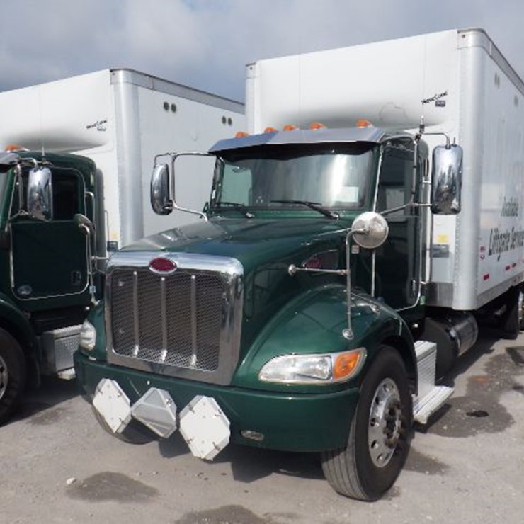 2018 PETERBILT 348