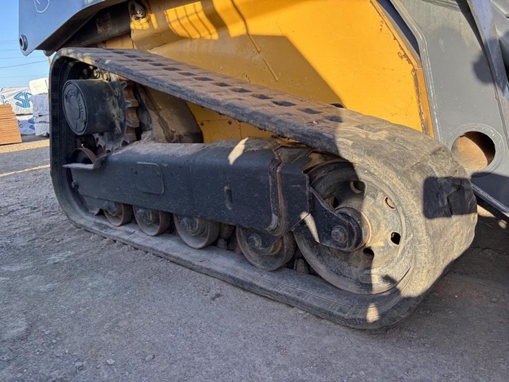 2018-deere-323e-image-18