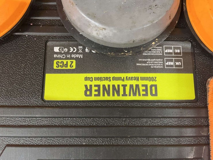 box-of-suction-lifters-image-3
