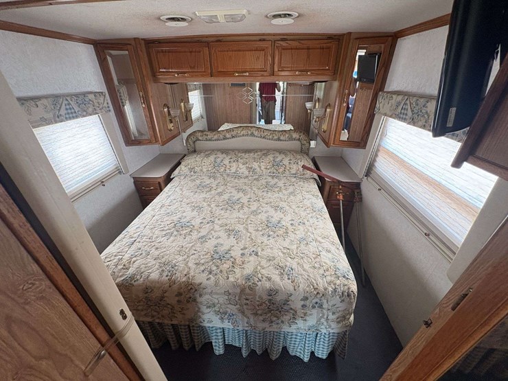 1999-allegro-bay-32'-motorhome-(62,037-miles)-image-26