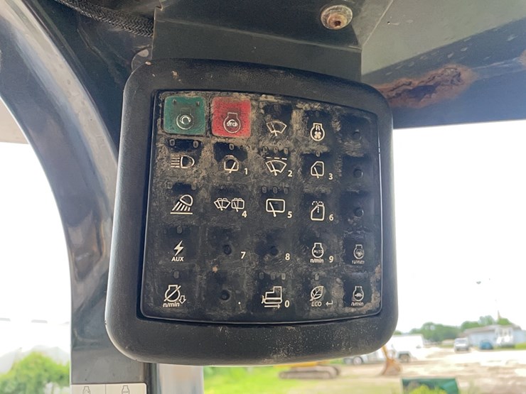 2021-deere-450k-image-16