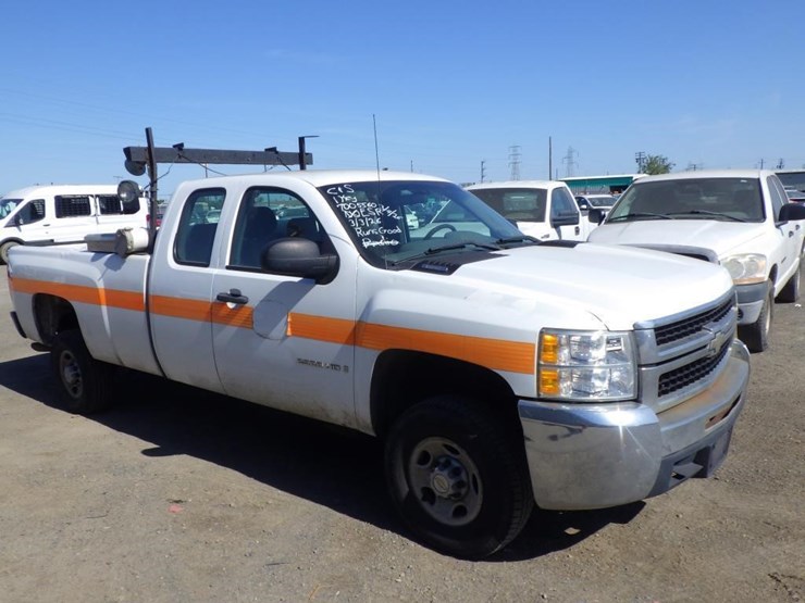 2008-chevrolet-2500-image-2