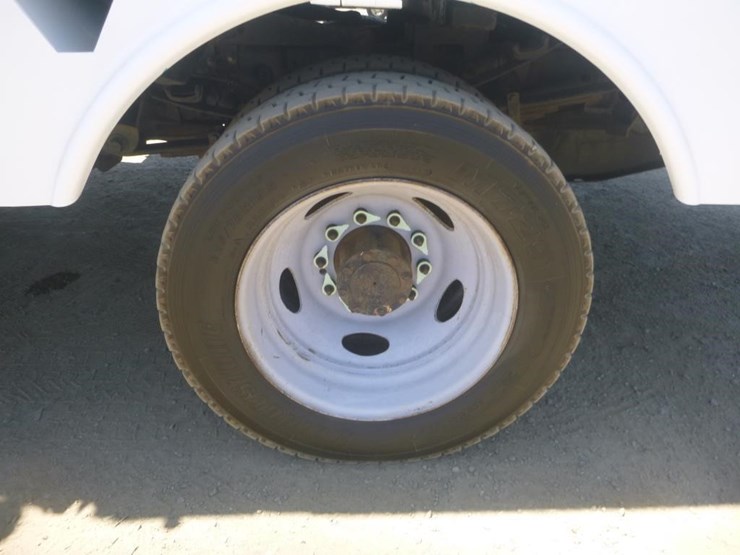 2013-ford-f550-image-30