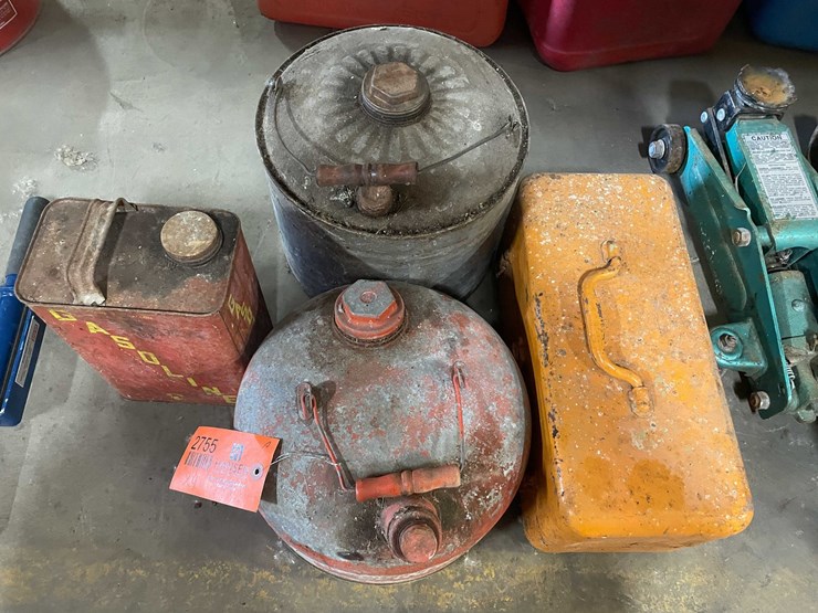 #2755-•-(3)-vintage-gas-cans-and-toolbox-(pr11)-image-1