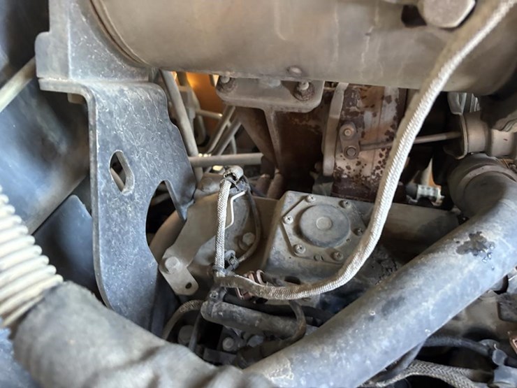 2016-mustang-2700v-image-52